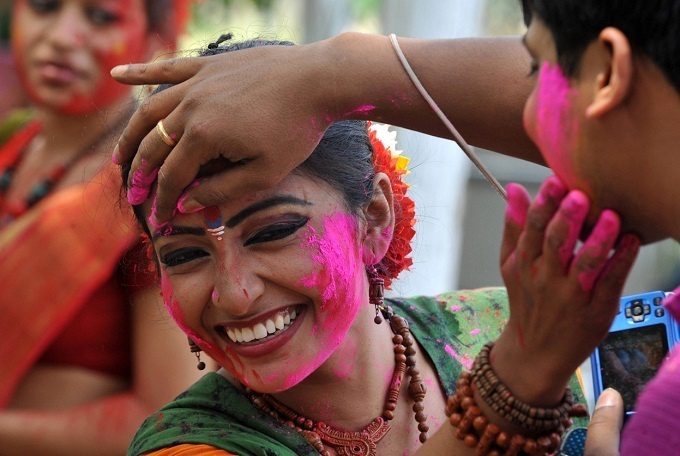 Сегодня отмечают Холи – праздник красок в Индии