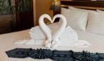 Роскошь спальни: как сделать лебедя из полотенец (видео)