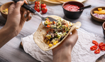 Рулеты из мексиканской лепешки: секреты вкусной закуски