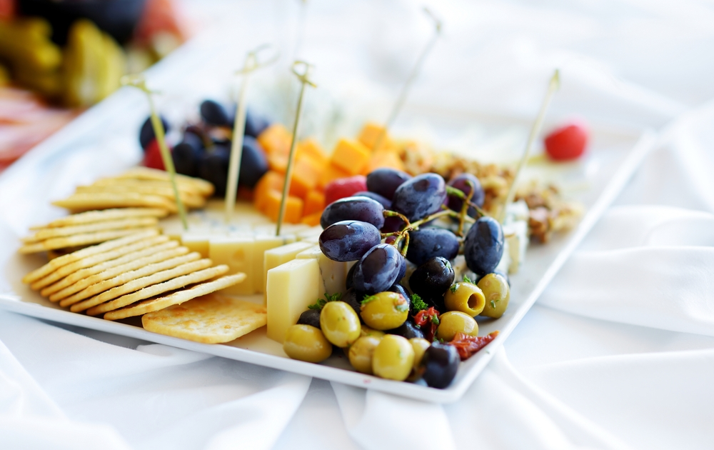 Закуски с оливками и маслинами: 4 лучших рецепта к новогоднему столу