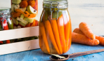 Вкусная и необычная закуска: маринованная морковь