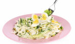 Весенний салат из яиц и огурцов