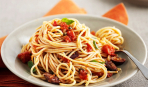 Идея для ужина: спагетти с баклажанами в томатном соусе