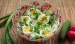 Весенний салатик из редиса, яиц и огурцов "На бегу"