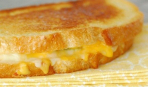 Чесночный бутерброд с сыром в духовке