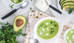 Легко и вкусно: суп из авокадо и огурцом