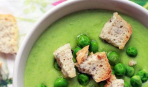 Суп-пюре из зеленого горошка с гренками