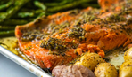 Королевское блюдо в духовке: лосось с овощами