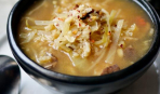 Кислый суп с грибами, капустой и рисом