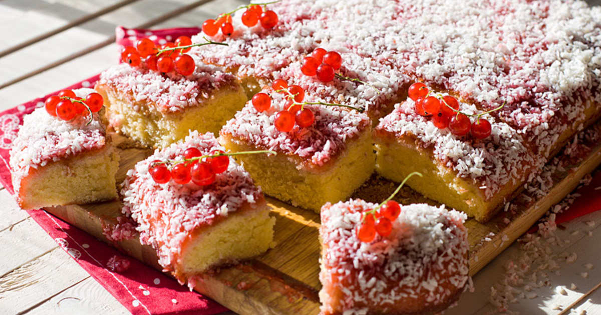 Пирог с кокосовой стружкой и изюмом