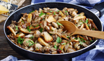 Вкусная идея для ужина: жареные грибы с орехами