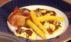 Картофельно-сырные блинчики с жареной кукурузой и ветчиной