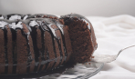 Шоколадный кекс с изюмом и орешками - такой нежный печется только дома