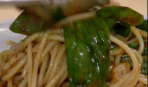 Спагетти с оливково-томатным соусом