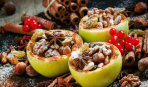 Традиционное угощение Третьего Спаса: яблоки с медом и орехами