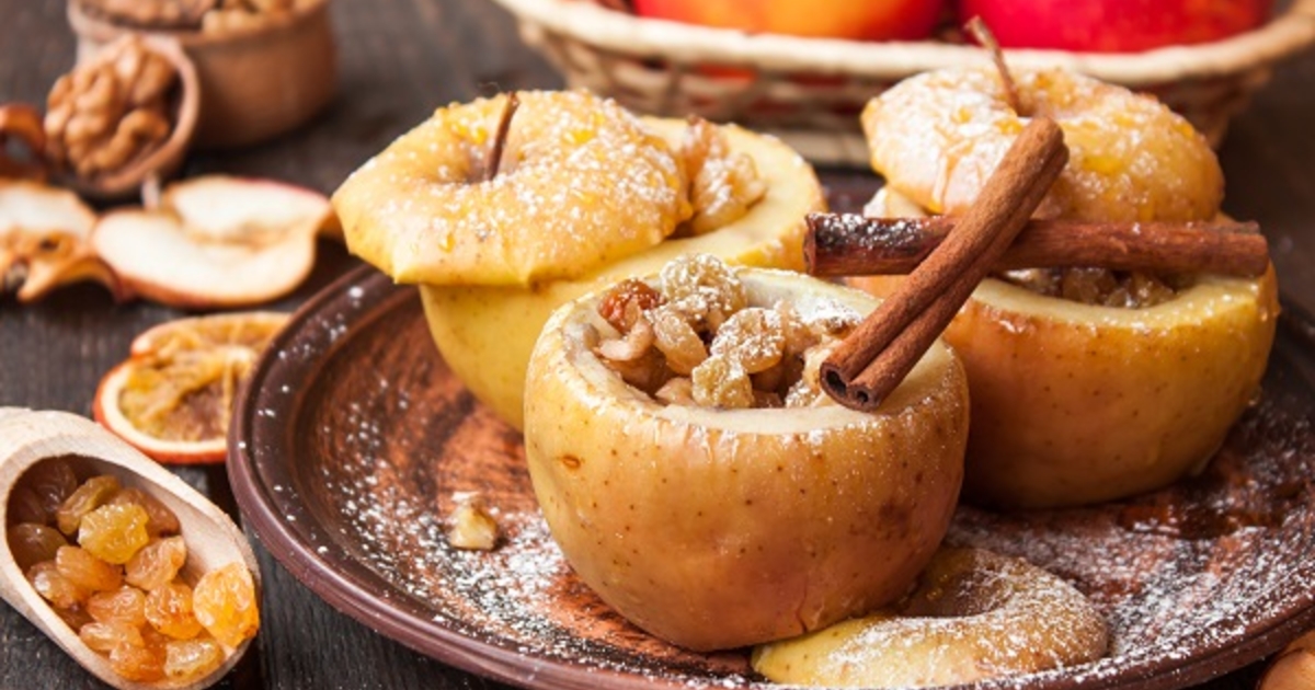 Печеные яблоки под овсяным штрейзелем: рецепт с фото и пошаговые инструкции