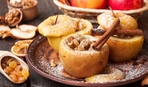 Печеные яблоки под овсяным штрейзелем: пошаговый рецепт
