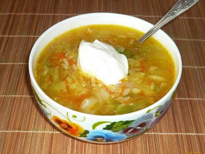 Суп картофельный с рисом. Суп с капустой. Суп с капустой и картошкой. Щи с рисом и капустой.