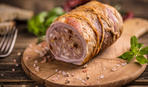 Секреты идеального мяса: свиной рулет с фруктовой начинкой в сидре