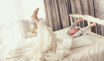 Утренняя зарядка в кровати: лучшие упражнения для похудения
