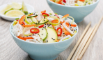 Вкус Азии: пикантный салат с рисовой лапшой