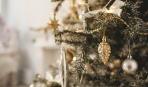 Как украсить новогоднюю елку в год Желтой Собаки