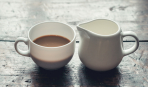 Очищаем чашки от чайного и кофейного налета: 2 проверенных способа