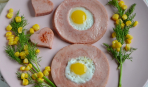 Вкусная идея для завтрака 8 марта: яичница-восьмерка