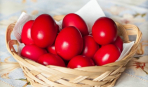 Як пофарбувати яйця натуральними барвниками: червоний